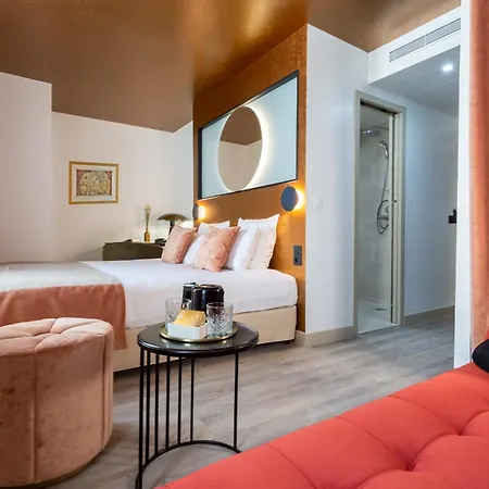 Sacha Hotel