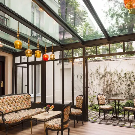 Sacha Hotel